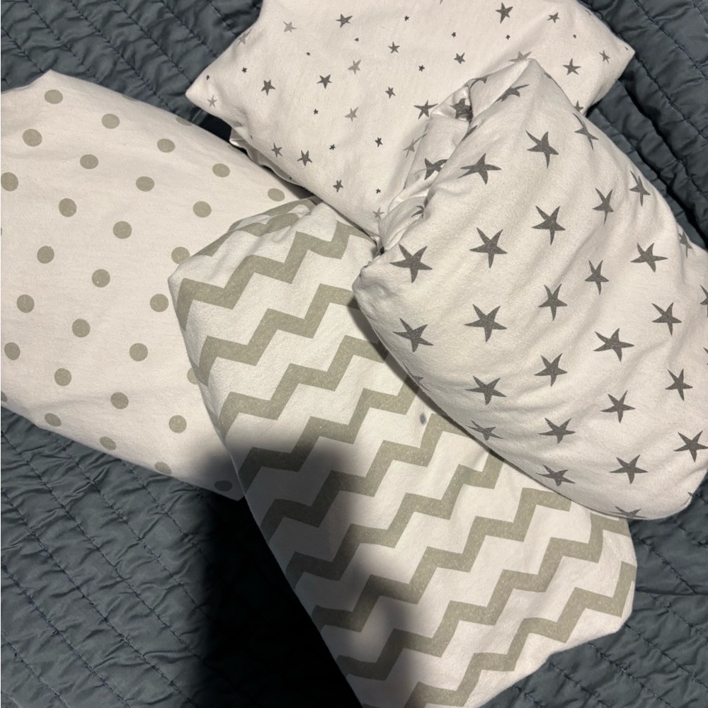 Gray Star and Chevron Crib Sheets